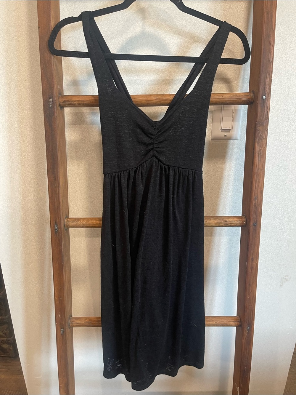 Universal Thread Black Sleeveless Knit V-Neck Dress